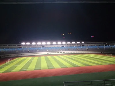 锐评足球：成都连败要丢冠，大连能否学国安？